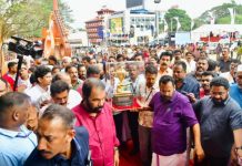 പ്രൗഢഗംഭീര ഘോഷയാത്രയോടെ കലയുടെ പൂരത്തിന് തുടക്കം